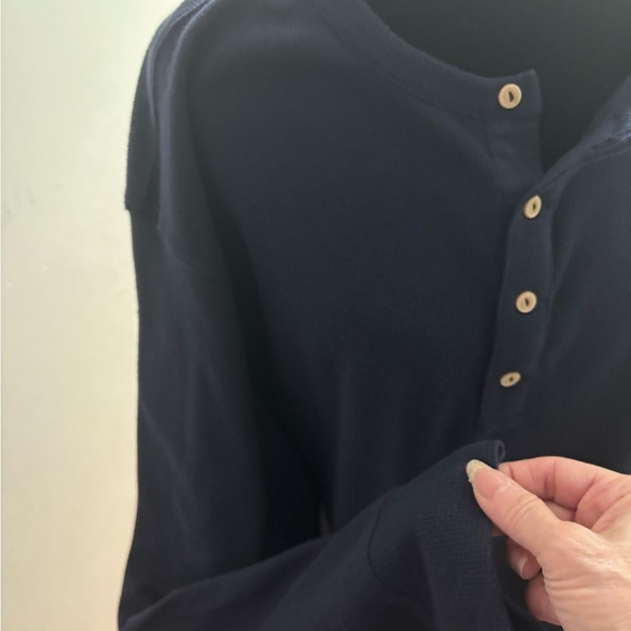 Men’s Navy Blue long sleeves, 4 buttons on the top. Knit top Navy blue EXCELLENT - Picture 6 of 9